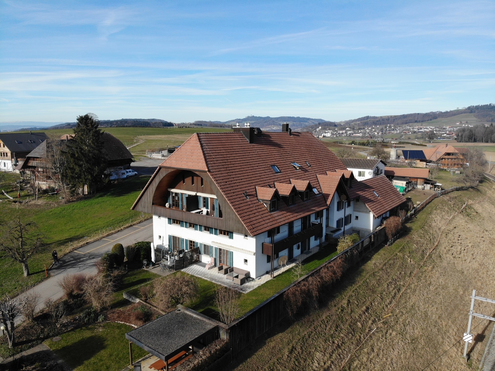 5-Zimmer Dachwohnung mit Galerie in ehemaligem Gemeindehaus
