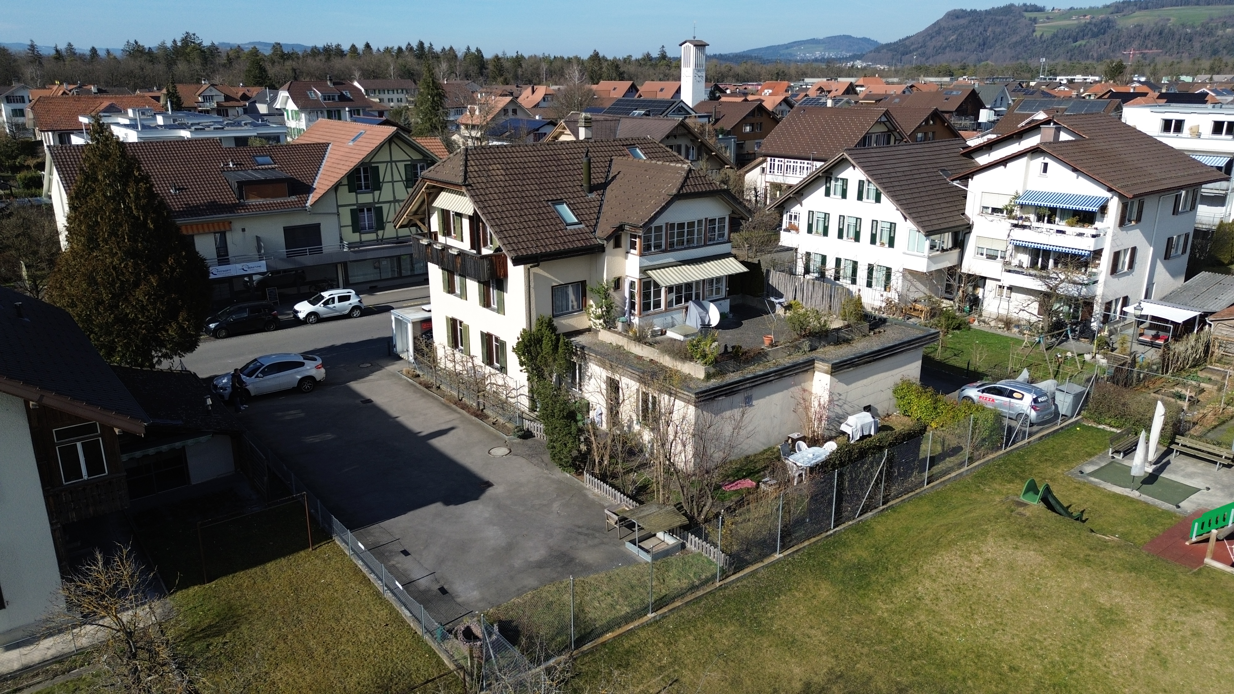 Thun, Lerchenfeld, Wohn- und Geschäftshaus