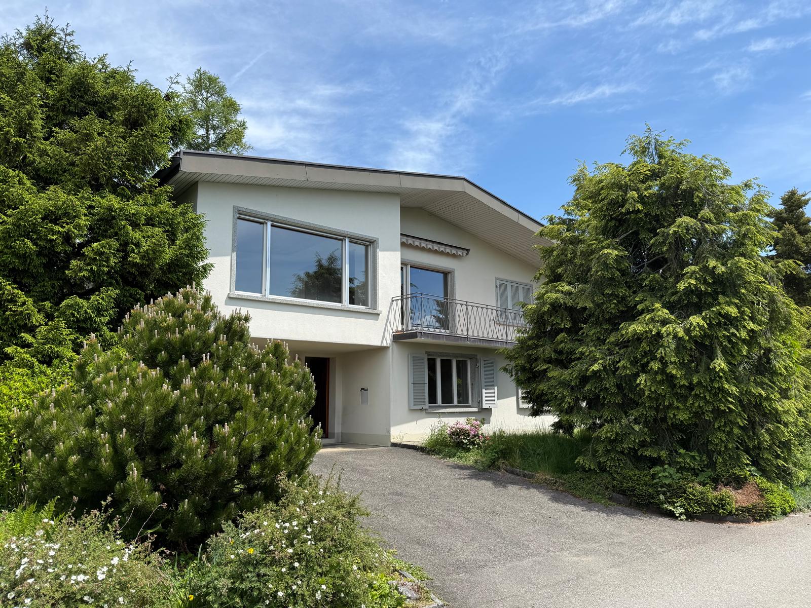Worb, 5.5-Zimmer Einfamilienhaus mit Einliegerstudio